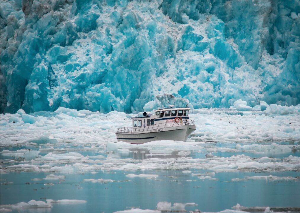 1988: Offshore blizzard causes Alaska shipwreck